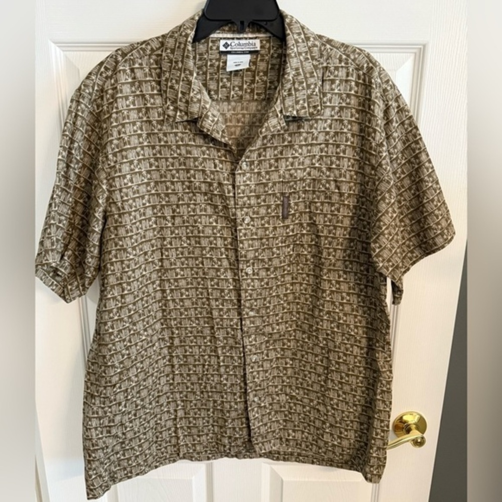 Columbia Men's Khaki Patterned Button Down Shirt